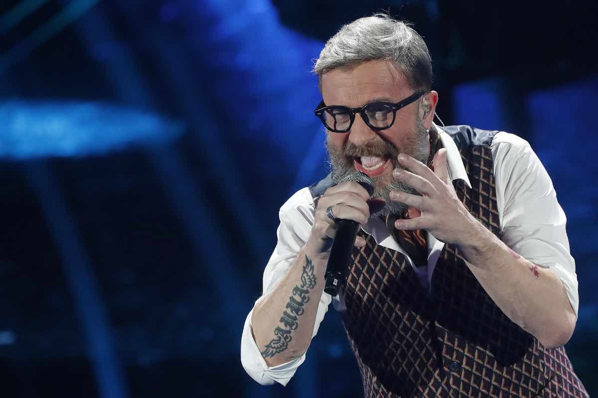 Marco Masini, quanti problemi: tutti i retroscena sul palco di Sanremo | I litigi che hanno cambiato la carriera dell’uomo