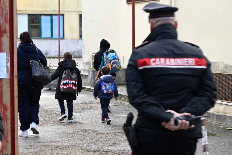 Carabinieri a scuola