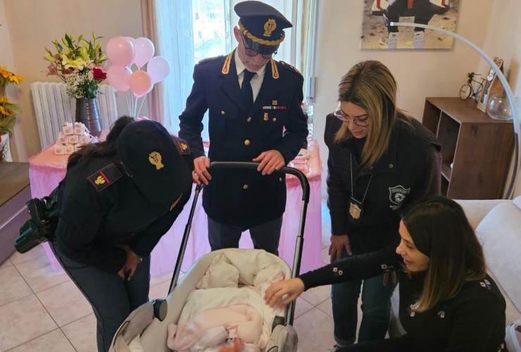 Torna a casa la neonata rapita a Cosenza