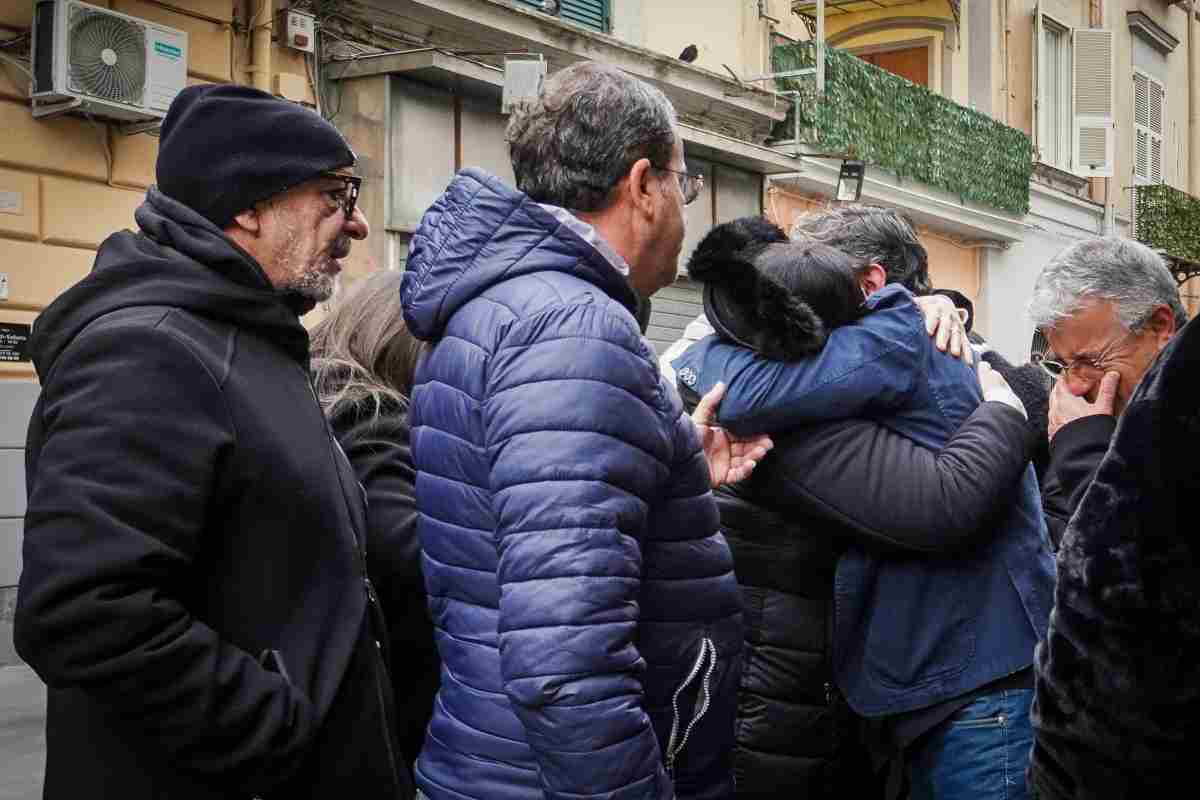 La morte di Giulia, il funerale e le indagini: molti sospetti sul padre della bambina