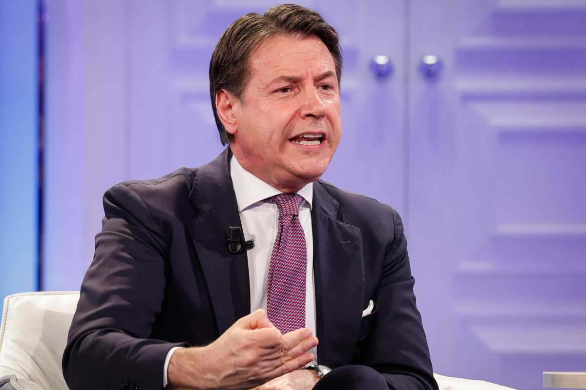 Giuseppe Conte durante una trasmissione televisiva