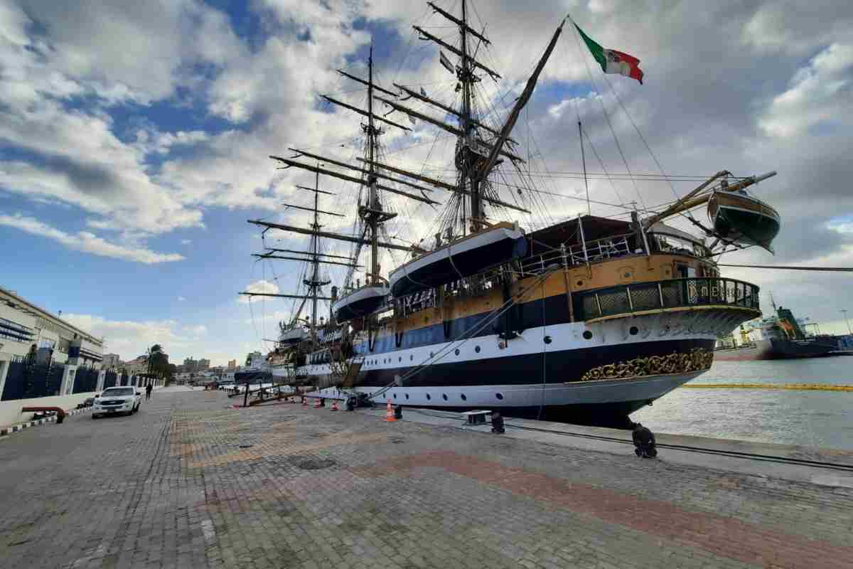 La nave Amerigo Vespucci