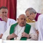 Papa Francesco durante un colloquio