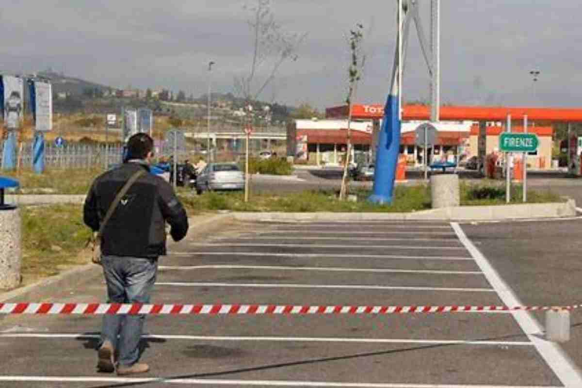 Ivrea, follia in autogrill: poliziotti aggrediti