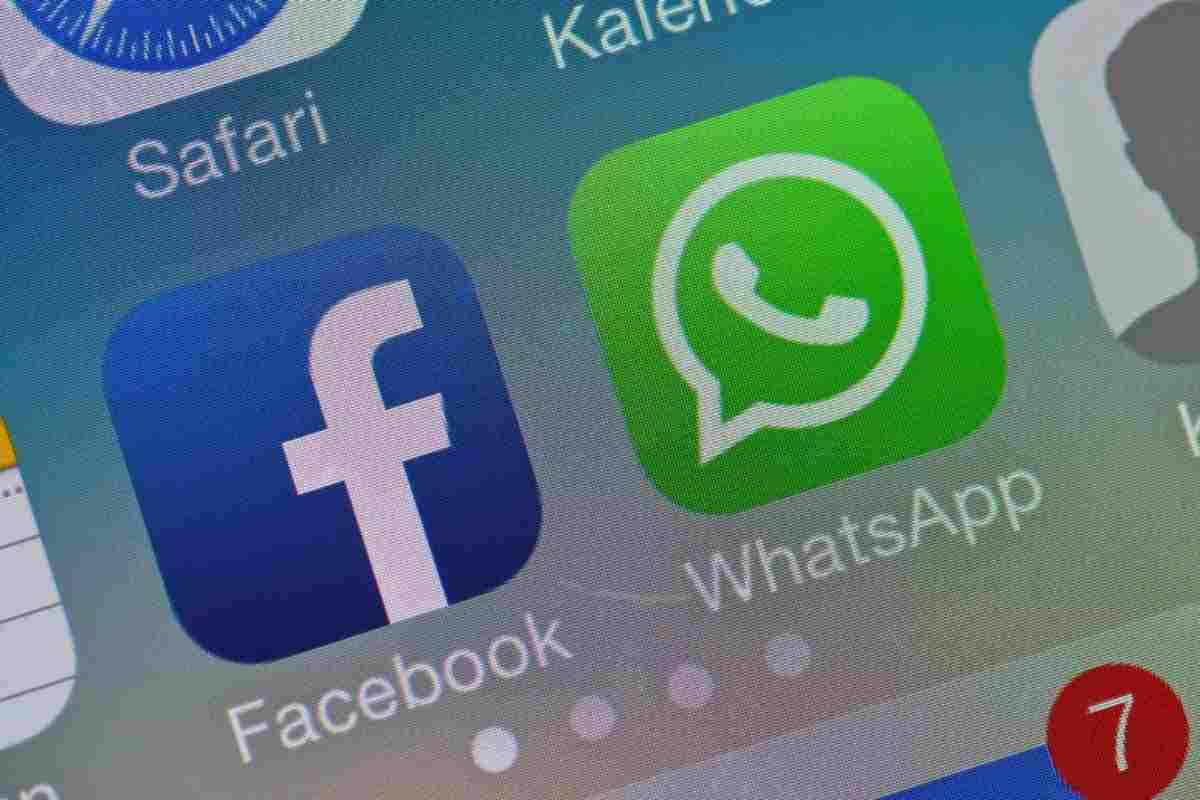 WhatsApp rivoluziona la privacy? Ipotesi terza spunta blu