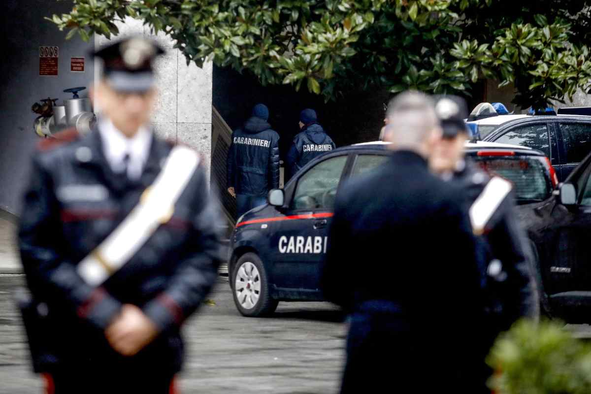 Paura a Milano, un uomo tenta di rapire due bambini: l’allarme dei genitori