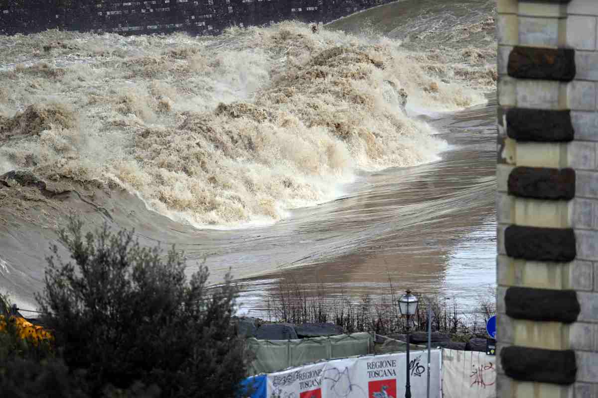 Fiume in piena per il maltempo