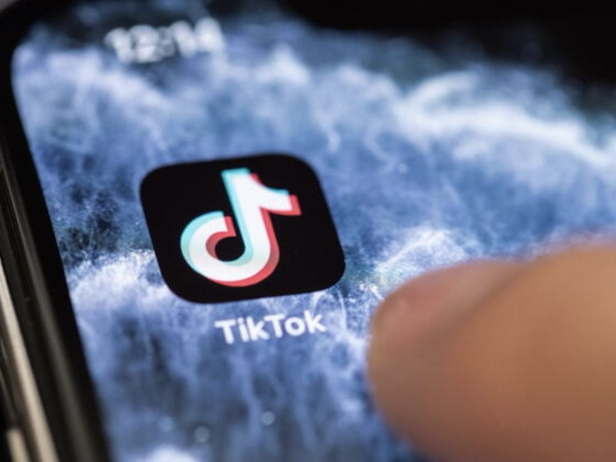 TikTok bloccato in Albania: il Governo protegge i giovani o un atto di censura?